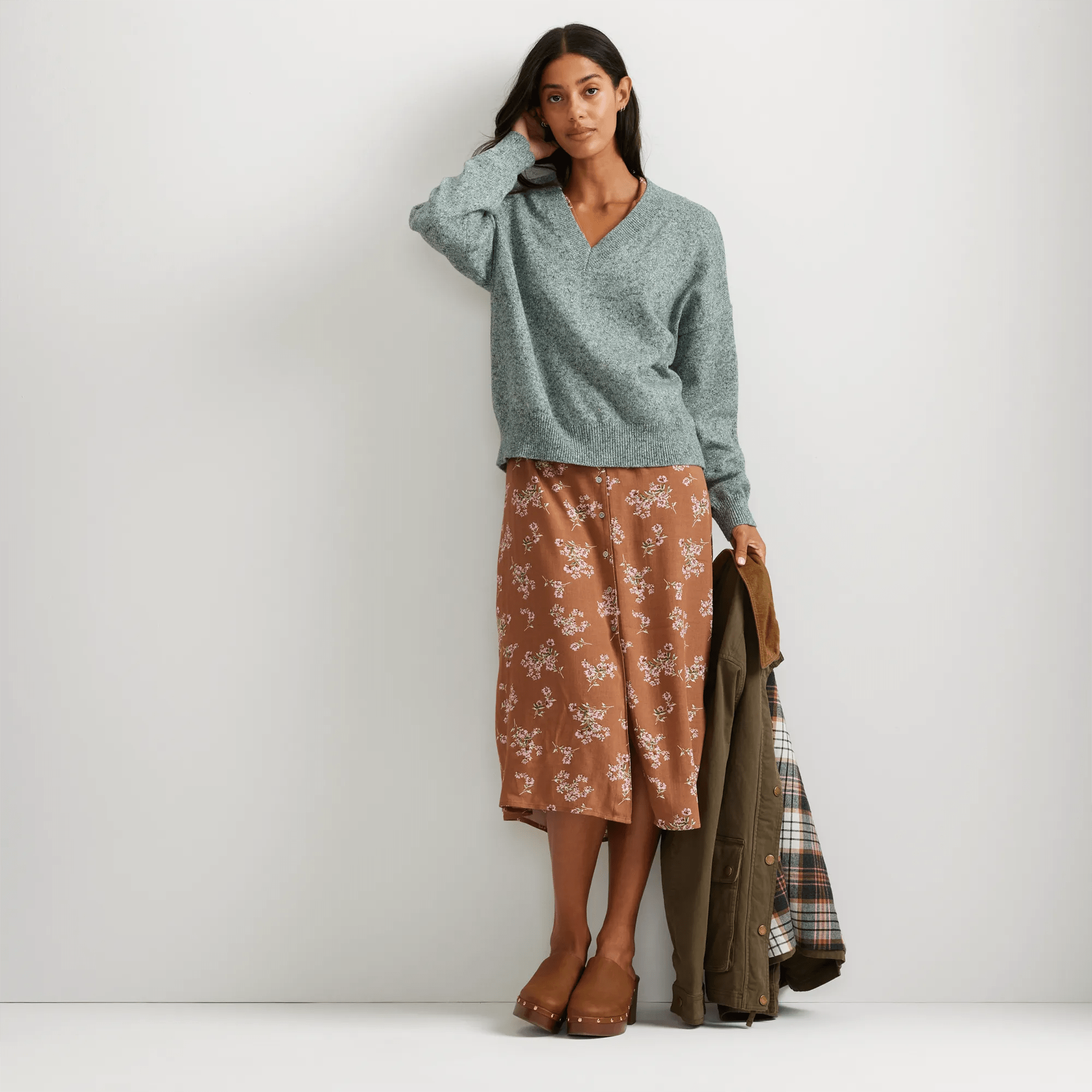 Women's Signature V-Neck Sweater - Image 4